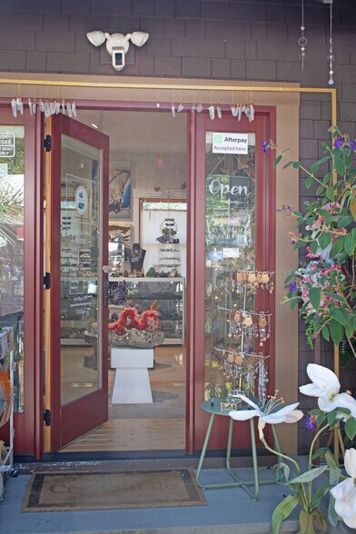 More Photos Of 119 S Cloverdale Blvd, Cloverdale General Retail For Sale