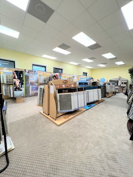 More Photos Of 21019 Spring Towne Dr, Spring Showroom For Lease
