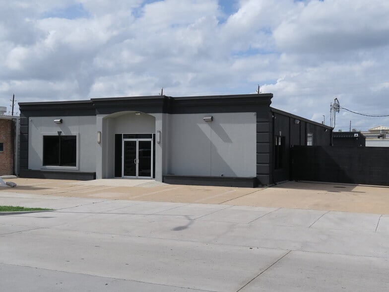 Primary Photo Of 5830 Star Ln, Houston Light Distribution For Lease