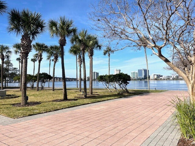 More Photos Of 841 Prudential Dr, Jacksonville Office For Lease
