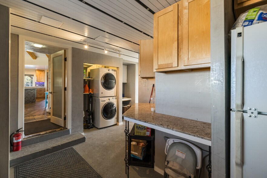 More Photos Of 102 Rabbit Rd, Santa Fe Specialty For Sale