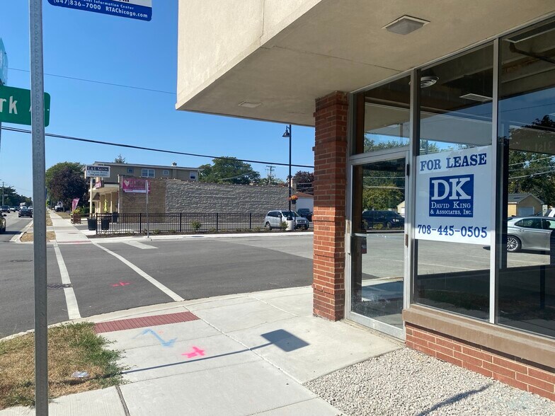 More Photos Of 9046 31st St, Brookfield Storefront Retail Office For Lease