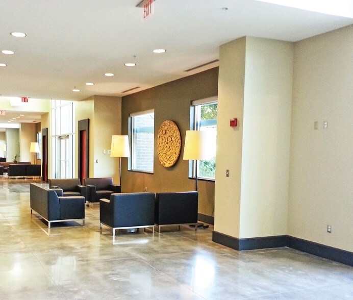 More Photos Of 100 Gilbert Dr, Alabaster Distribution For Lease