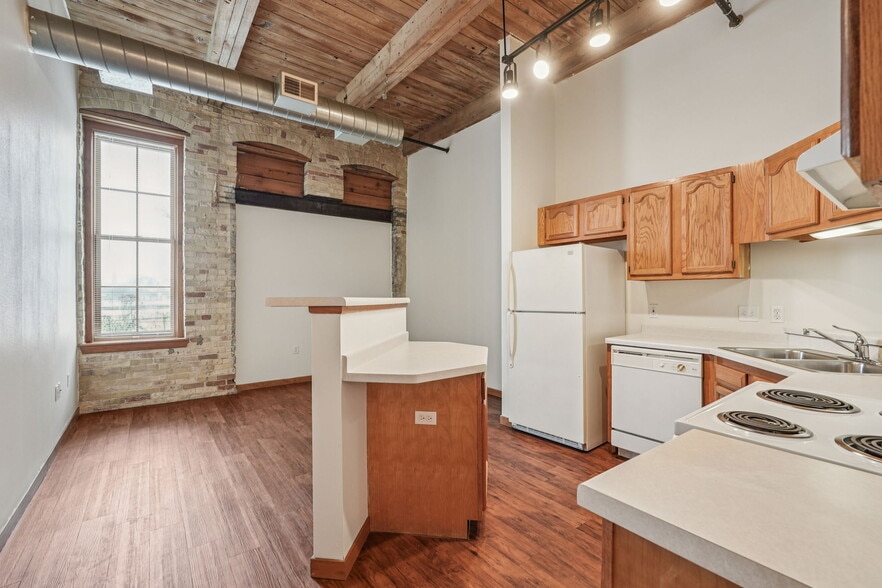 More Photos Of 134 Main St, Racine Apartments For Sale