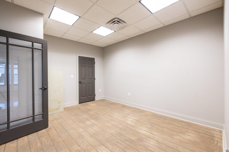More Photos Of 303 N 13th St, Paducah Light Distribution For Lease