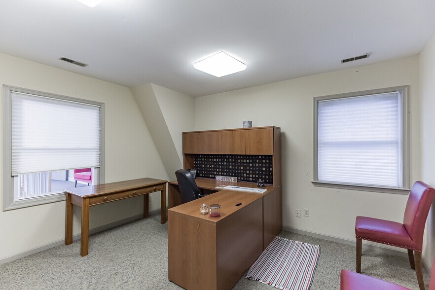 More Photos Of 10425 Southern Maryland Blvd, Dunkirk Medical For Lease