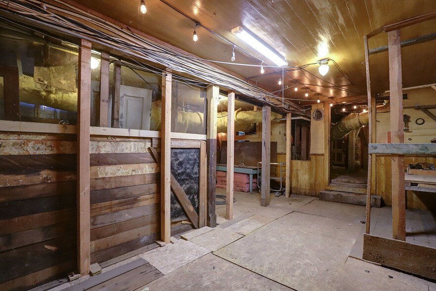 More Photos Of 212 Main St, Sierra City Hotel For Sale