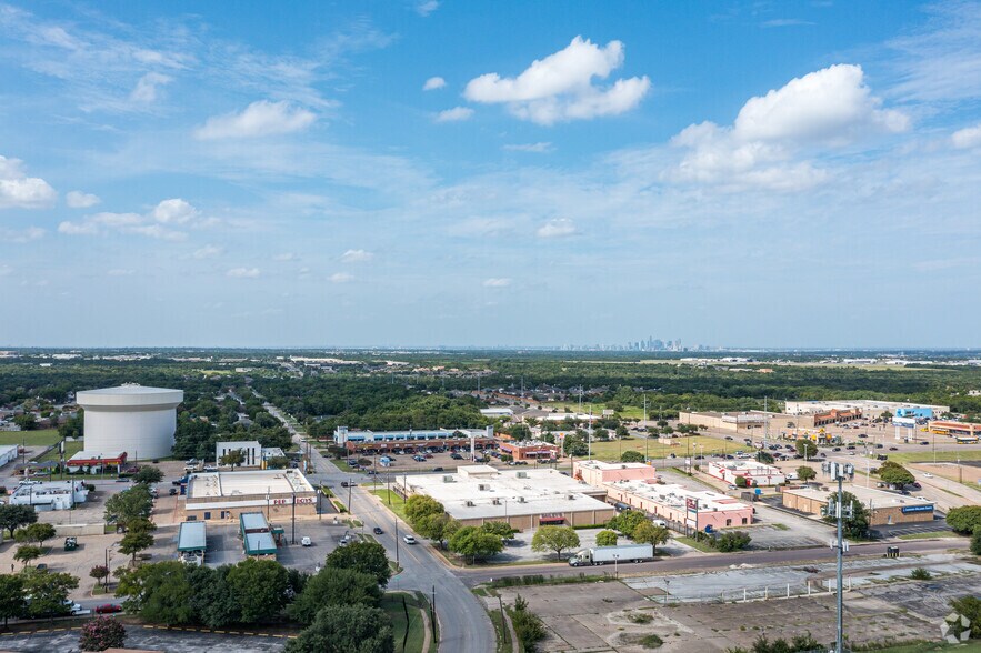 More Photos Of 3910 W Camp Wisdom Rd, Dallas Storefront For Sale