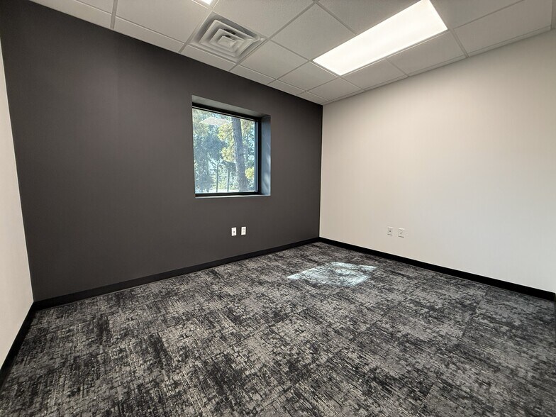 More Photos Of 3032 N Frazier St, Conroe Office For Lease
