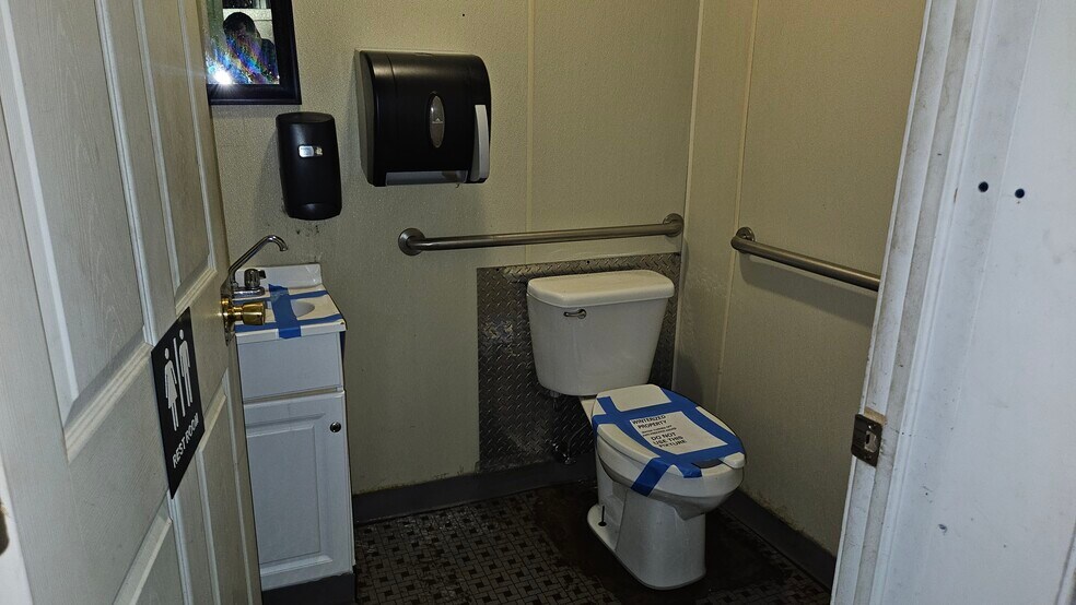 More Photos Of 301 W Main St, Saint Albans Convenience Store For Sale