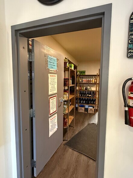 More Photos Of 51815 Kenai Spur Hwy, Kenai General Retail For Sale