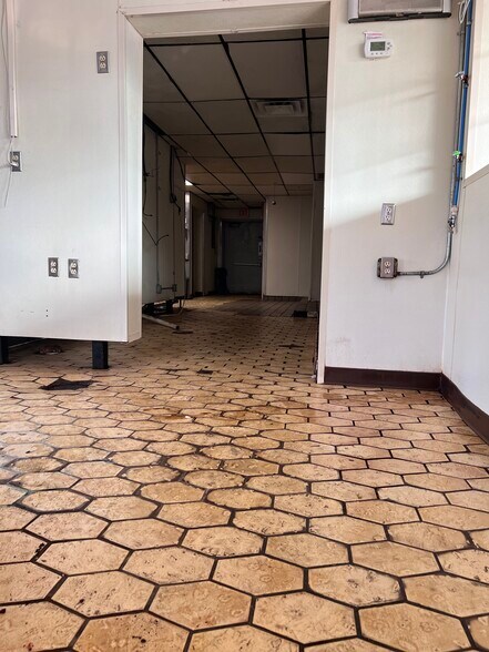 More Photos Of 1304 Chico Hwy, Bridgeport General Retail For Sale