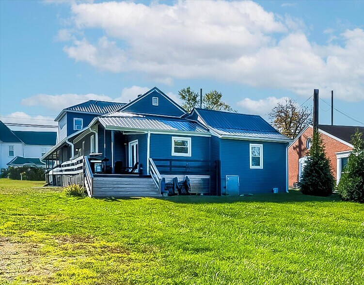 More Photos Of 221 Woodford St, Lawrenceburg Office For Sale