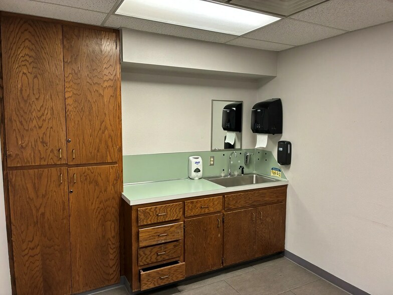 More Photos Of 937 SW 89th St, Oklahoma City Medical For Sale