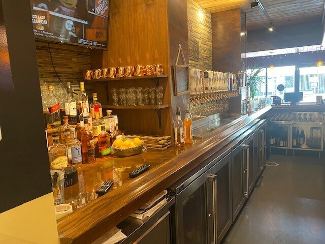 More Photos Of 1111-1113 South Blvd, Oak Park Restaurant For Lease