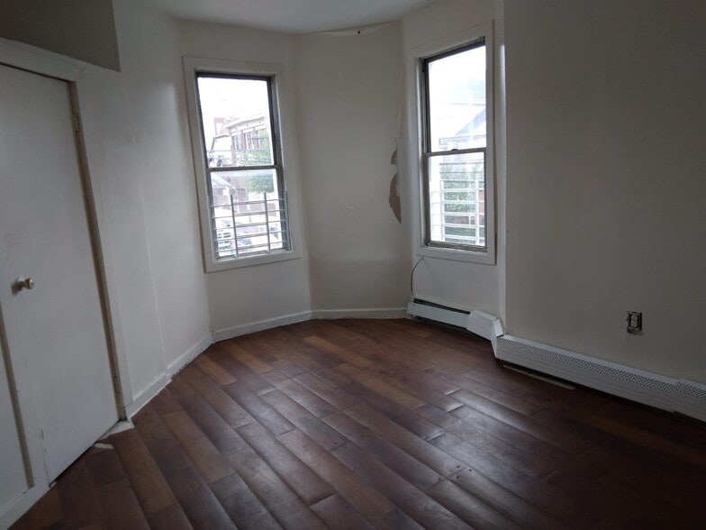 More Photos Of 661 S 18th St, Newark Apartments For Sale