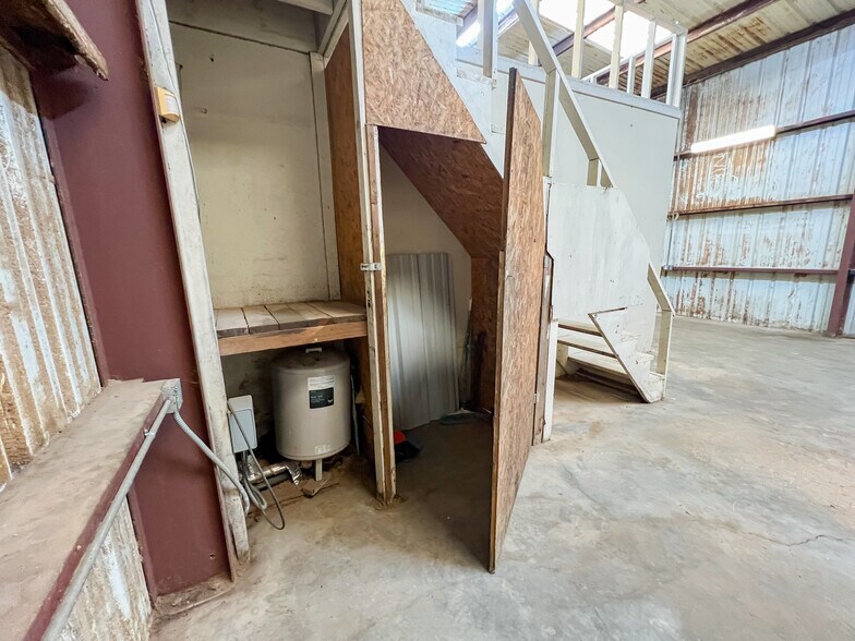 More Photos Of 1304A Dayton Rd, Midland Warehouse For Sale