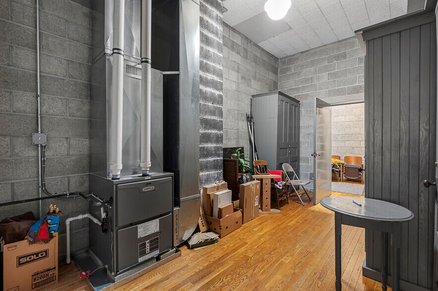More Photos Of 27 Brandes St, Webster Office For Sale