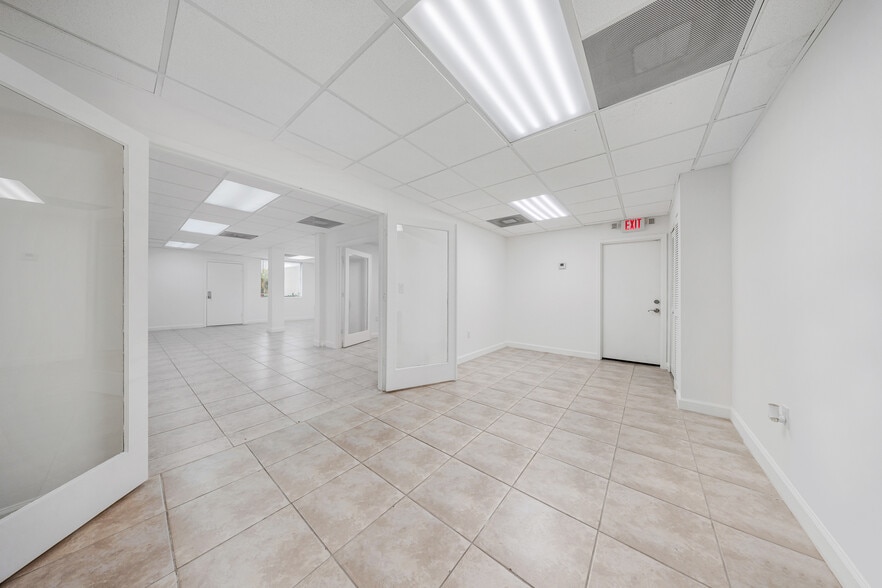 More Photos Of 7452-7466 SW 48th St, Miami Warehouse For Sale