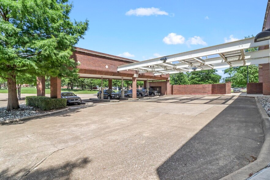 More Photos Of 1600 N Redbud Blvd, McKinney Office For Sale