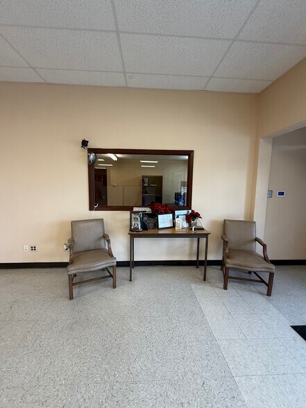 More Photos Of 909 W 70th St, Shreveport Warehouse For Sale