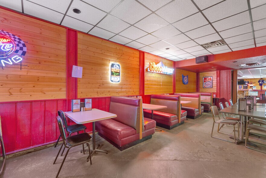 More Photos Of 209 N 5th Ave E, Truman Freestanding For Sale