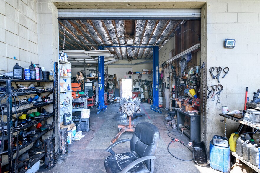 More Photos Of 1821 Sunkist Cir, Oxnard Manufacturing For Sale