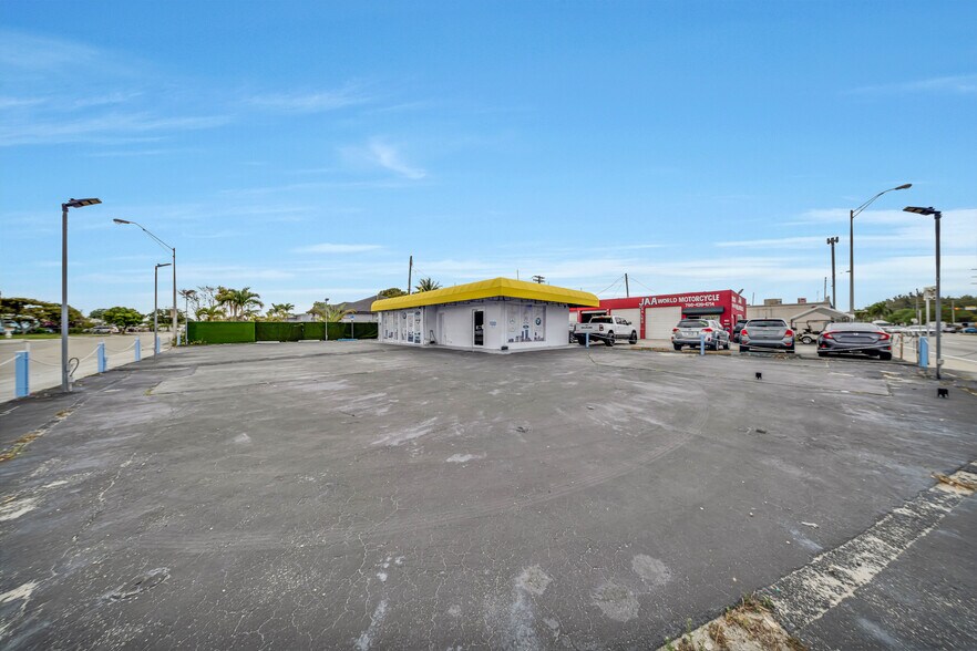 More Photos Of 5600 E 8th Ave, Hialeah Auto Dealership For Lease