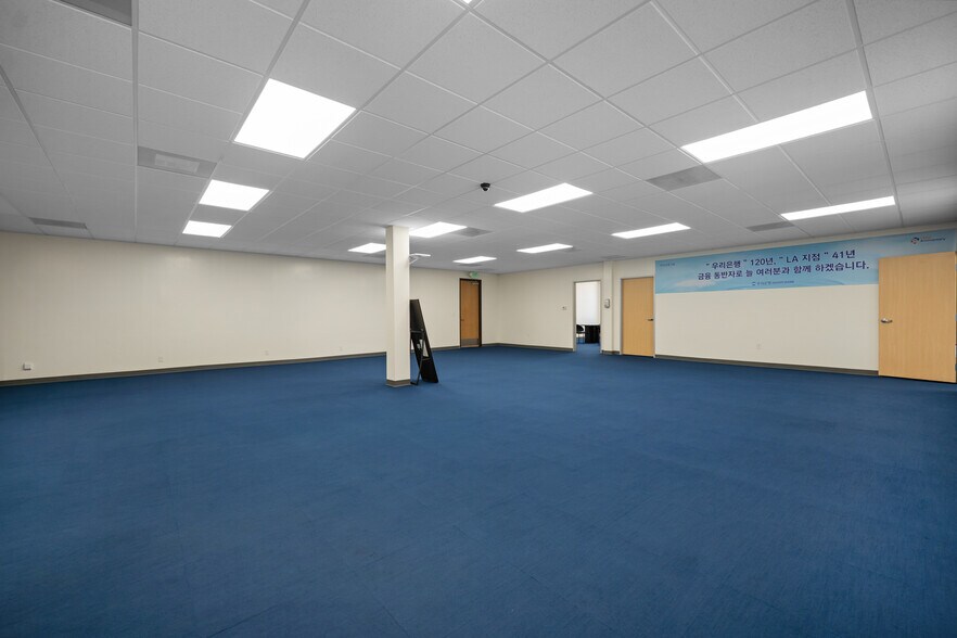 More Photos Of 3360 W Olympic Blvd, Los Angeles Office For Lease