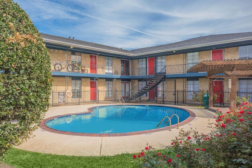 Primary Photo Of 801 S Allen Genoa Rd, South Houston Apartments For Sale