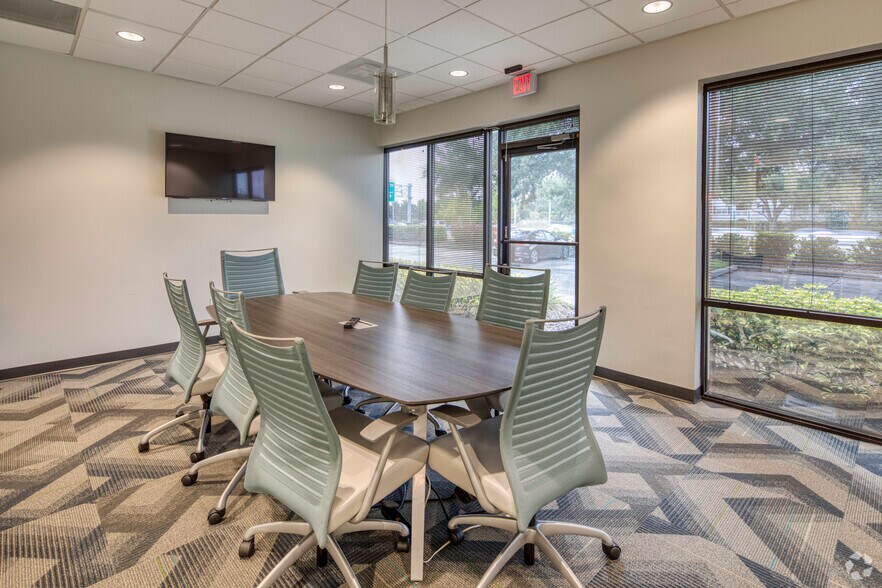 More Photos Of 5402-5460 Beaumont Center Blvd, Tampa Unknown For Lease