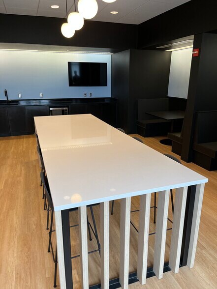 More Photos Of 6300 Sprint Pky, Overland Park Coworking Space