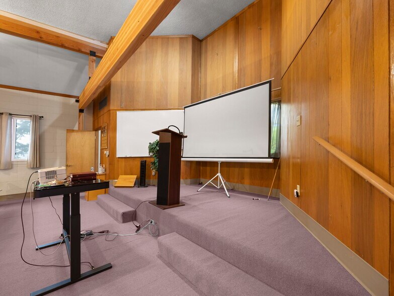 More Photos Of 39590 Pioneer blvd, Sandy Religious Facility For Sale