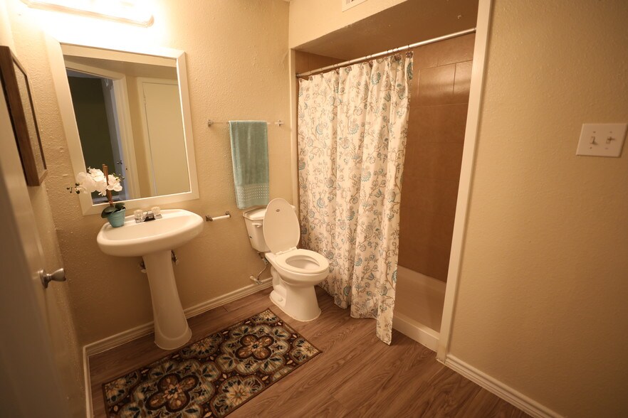 More Photos Of 701 Preston, Pasadena Apartments For Sale