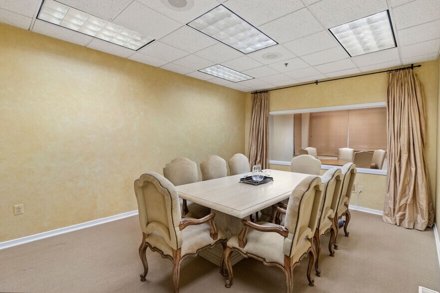 More Photos Of 400-415 Executive Dr, Langhorne Medical For Lease