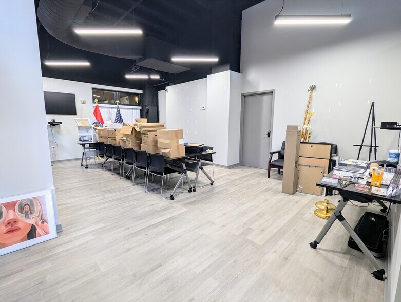 More Photos Of 1100 Locust St, Saint Louis Storefront Retail Office For Lease