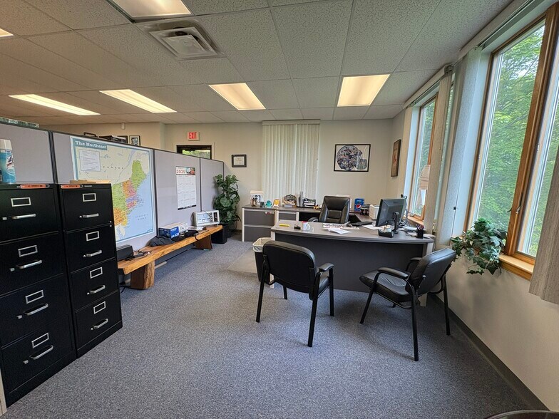 More Photos Of 1010 Kennedy Memorial Dr, Oakland Office For Sale