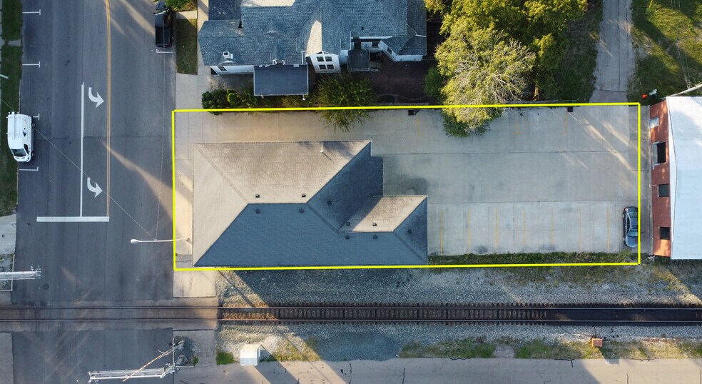 More Photos Of 221-225 E Main St, Troy Freestanding For Lease