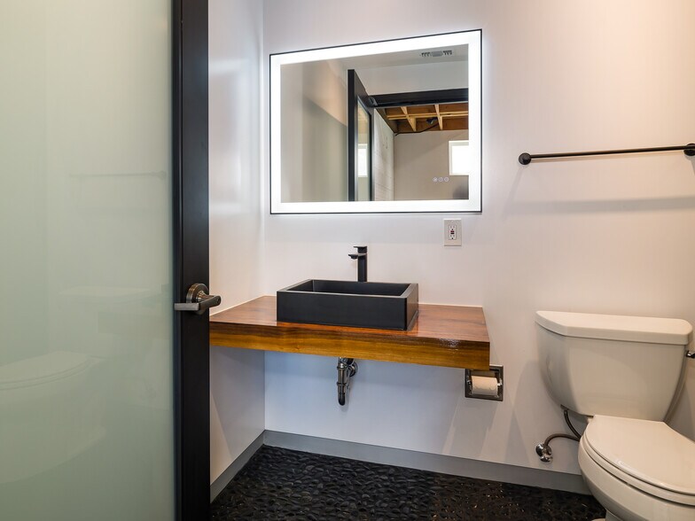 More Photos Of 131 Eucalyptus Dr, El Segundo Office For Lease