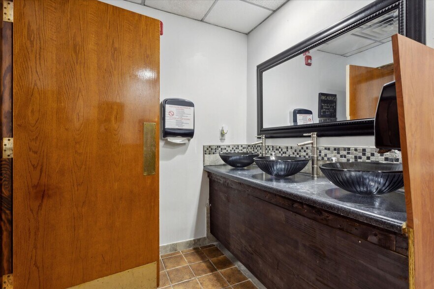 More Photos Of 14859 Warwick Blvd, Newport News Restaurant For Lease