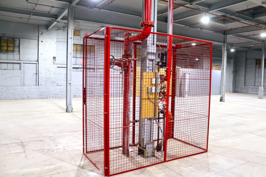 More Photos Of 10 Rue Emile-Bond, Gatineau Light Distribution For Lease