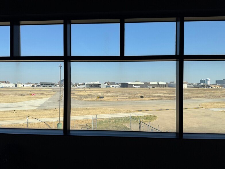 More Photos Of 15900 Dooley Rd, Addison Office For Lease