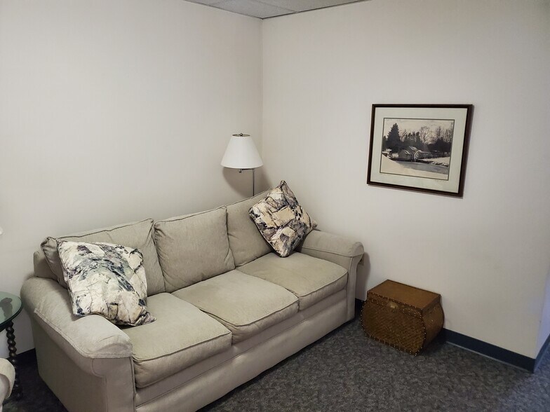 More Photos Of 7857 Enon Dr, Hollins Medical For Sale