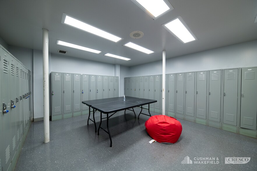 More Photos Of 850 E 72nd St, Cleveland Warehouse For Lease