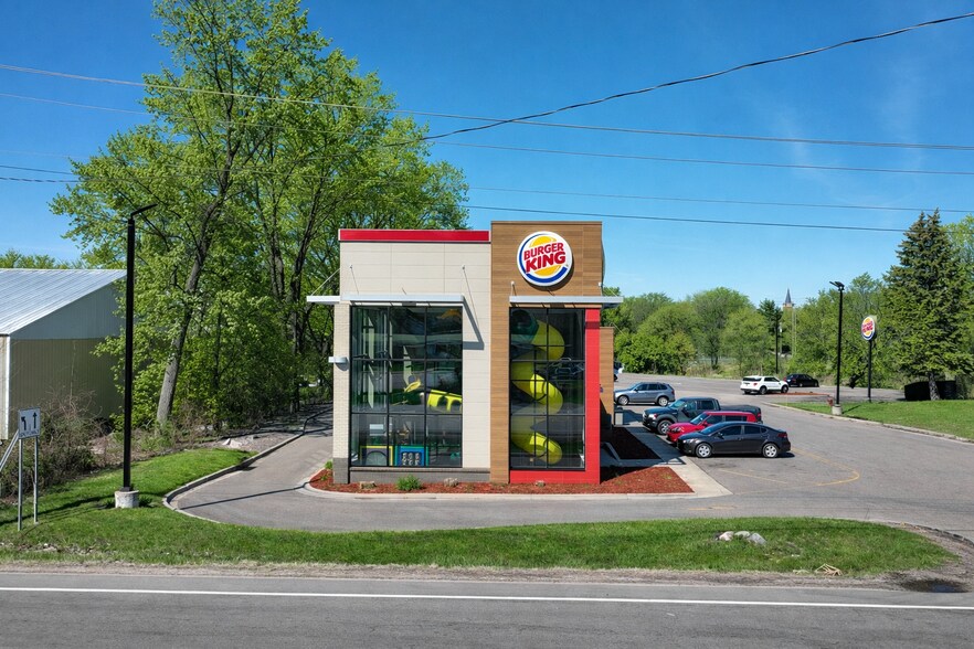 Primary Photo Of 2535 Division St N, North Saint Paul Fast Food For Sale