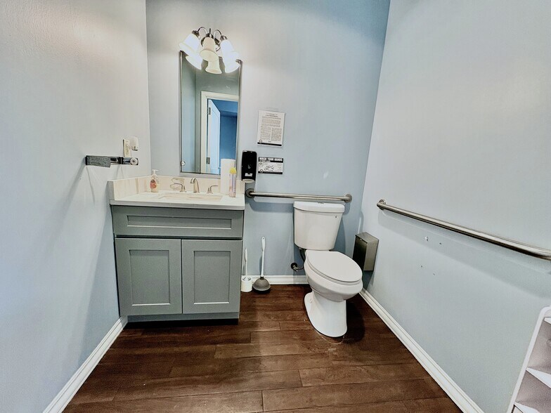 More Photos Of 910 Old Camp Rd, Lady Lake Medical For Lease