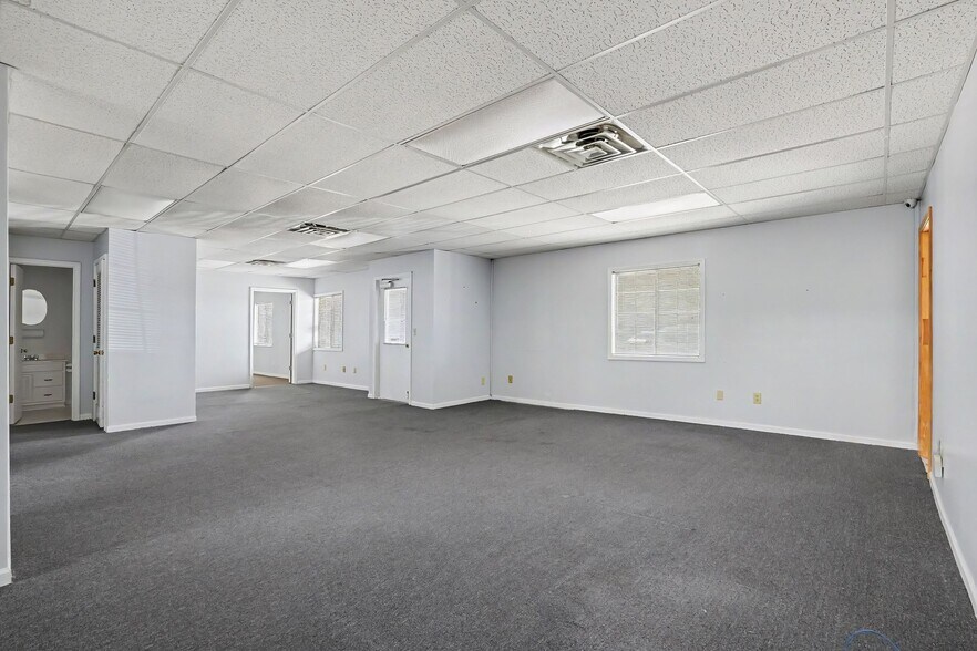 More Photos Of 13010 White Ave, Grandview Office For Sale