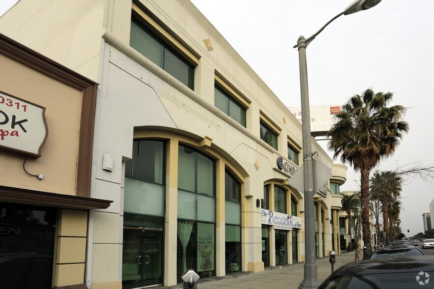 More Photos Of 14925-14945 Ventura Blvd, Sherman Oaks Office For Lease
