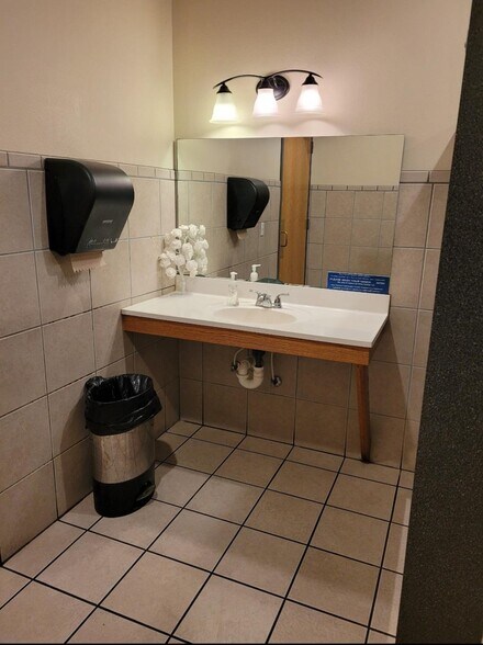 More Photos Of 1703 Oak St, Canton General Retail For Sale