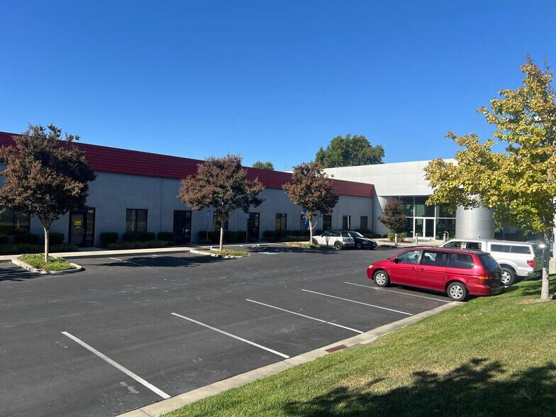 More Photos Of 521 Charcot Ave, San Jose Showroom For Sale